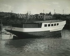 BATEAU vers 1960 thonier Timonerie 2 photos 25 x 20 cm par RICHARDS USA