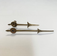 Paire d'aiguilles anciennes