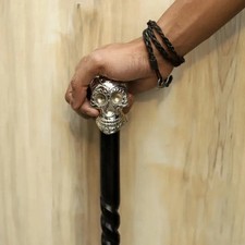 Ancienne canne à pied victorienne en bois manche tête de crâne finition chromée