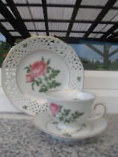 TASSE DE COLLECTION PORCELAINE AJOUREE décor ROSES
