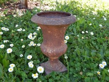 ANCIEN Petit VASE en FONTE Médicis