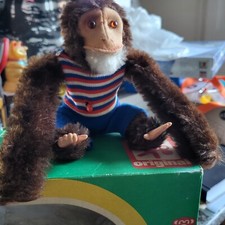 Singe automate et acrobate en