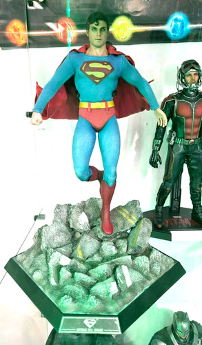 Hot toys superman exclusif - toys,