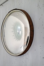 Grand oeil de sorcière industriel.