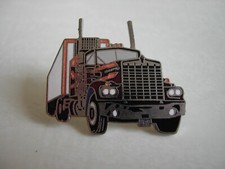 Superbe pin's émaillé Camion Américain signé Démons & Merveilles