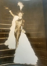 Mick Micheyl, 2 photos argentiques de la meneuse de revue  du casino de Paris