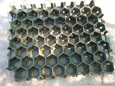 Jardin caillebotis aménagement exterieur caoutchouc noir TBE