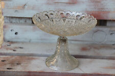 Ancienne coupe sur piedouche drageoir en verre moulé , art de la table