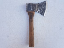 Ancienne doloire hache coupe