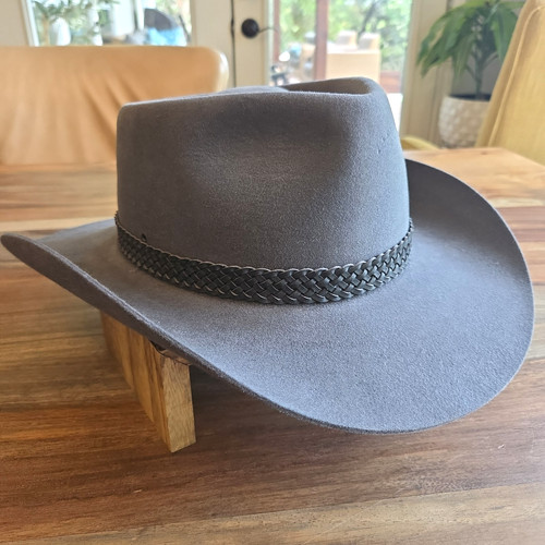 Vintage akubra snowy river - vintage,