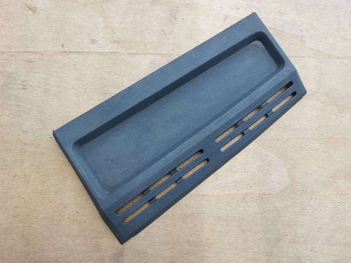 Garniture plastique casquette