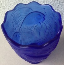 VASE en VERRE, PÂTE DE VERRE PRESSÉ MOULÉ,SATINÉ ,BLEU. POISSONS combattant…