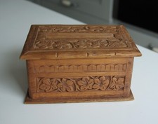 ancienne boite distributeur a cigarettes en bois sculpte