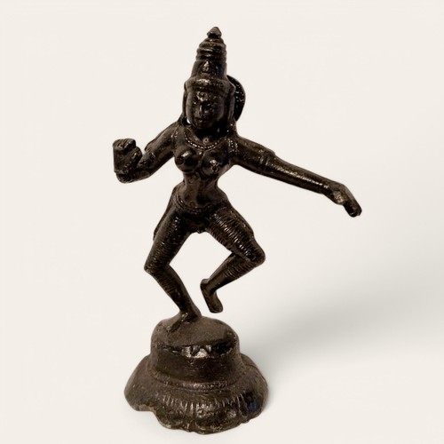 Une danseuse apsara bronze - une,