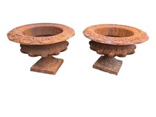 vases médicis en fonte X 2 / 28 cms de haut 