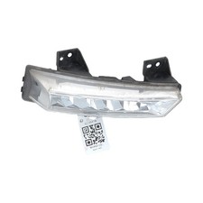 Feu diurne avant gauche -