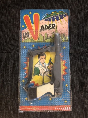 Vintage visitors laser gun - v,