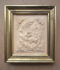 Ancien très beau petit tableau romantique en pierre de calcaire pétrifié.