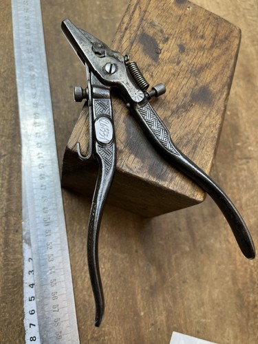 Pince avoyer outils - à,