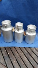 Suite de 3 pots à lait en