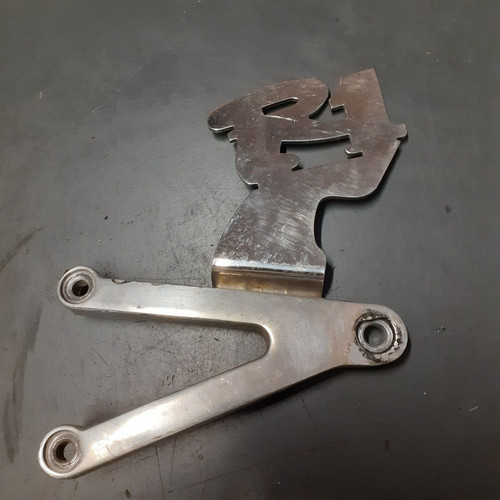 Platine repose pieds avant - platine,