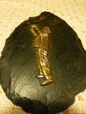 sur ardoise ,berger et sa gourde en cuir ,décor campagne= art populaire 