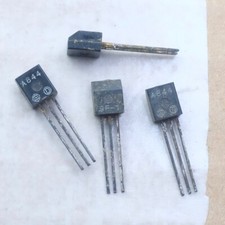 2x Hitachi 2SA844D Transistor. A844. Lot de 2