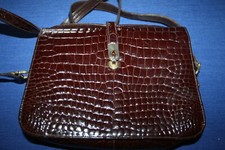 Sac à main style croco cuir