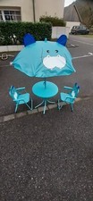 Table d'extérieure avec parasol et 2 chaises enfant