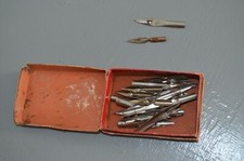 Boite  29 Plumes Blanzy N° 834 boite d' Origine et 5 Plumes Gauloise