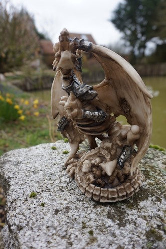 Sk257a tete mort figurine - ,