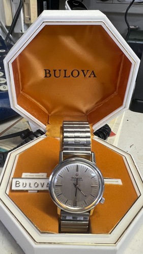 Belle montre vintage - , bulova