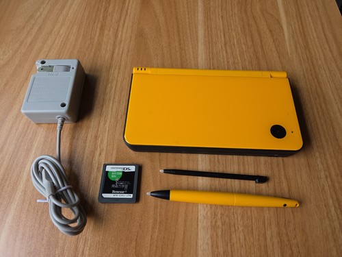 Nintendo dsi yellow - ll, xl