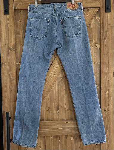 Light wash levi jeans - light,
