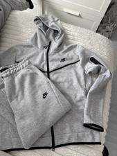 Ensemble Nike Tech. Taille L