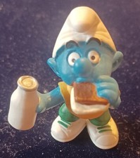 Figurine Schtroumpf Bouteille de lait et sandwich. Occasion.