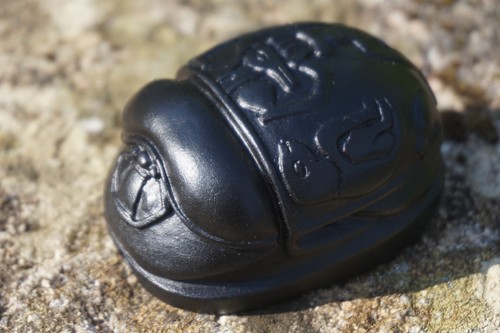 Es12 figurine scarabee noir - es12,