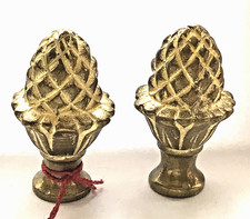 Pives décor pediment bronze