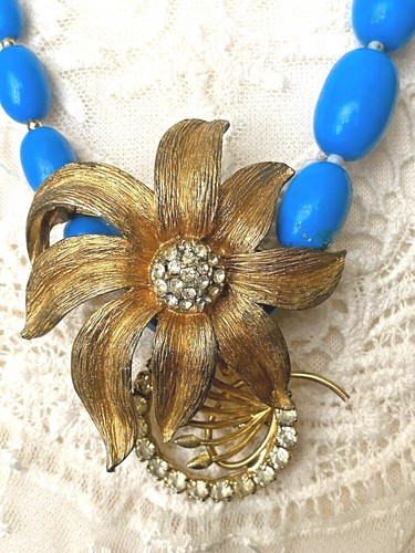 Vintage blue beaded necklace - blue,