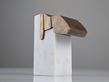 Sculpture brutale en marbre et