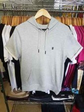 1 sweat à capuche sans