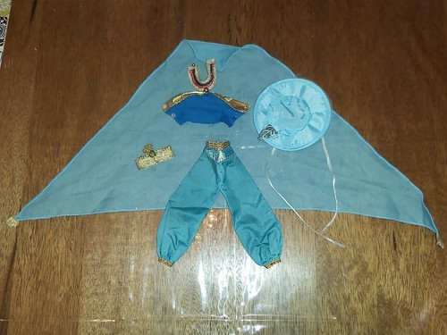 Lot vends habits barbie - 2, :