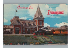Salutations De Disneyland Entrée Santa Fe Railroad CA Carte Postale