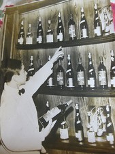 Photo presse vintage vin 1ère vinothèque autrichienne de Vienne 1963