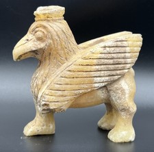 Statue en pierre du Proche-Orient, statuettes de griffons statue ailée en pie...