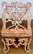 LUTRIN POUR L'AUTEL. BOIS SCULPTÉ ET POLYCHROME AVEC POINTES. XIXÈME SIÈCLE.