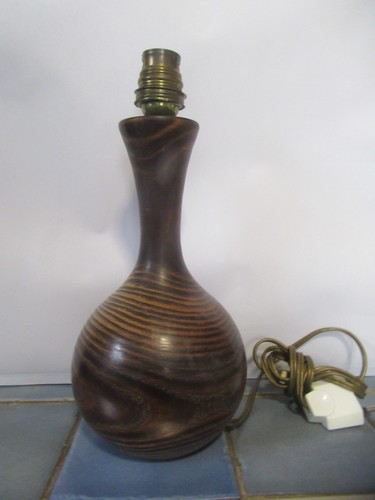 Pied lampe bois - de, tourné