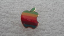 PIN S  APPLE LA POMME