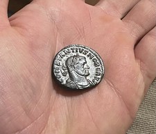 Grand follis de Constance Ier dit « Chlore », frappé à Lyon (11,50g).