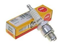 Bougie NGK B8HS moteur 2 temps